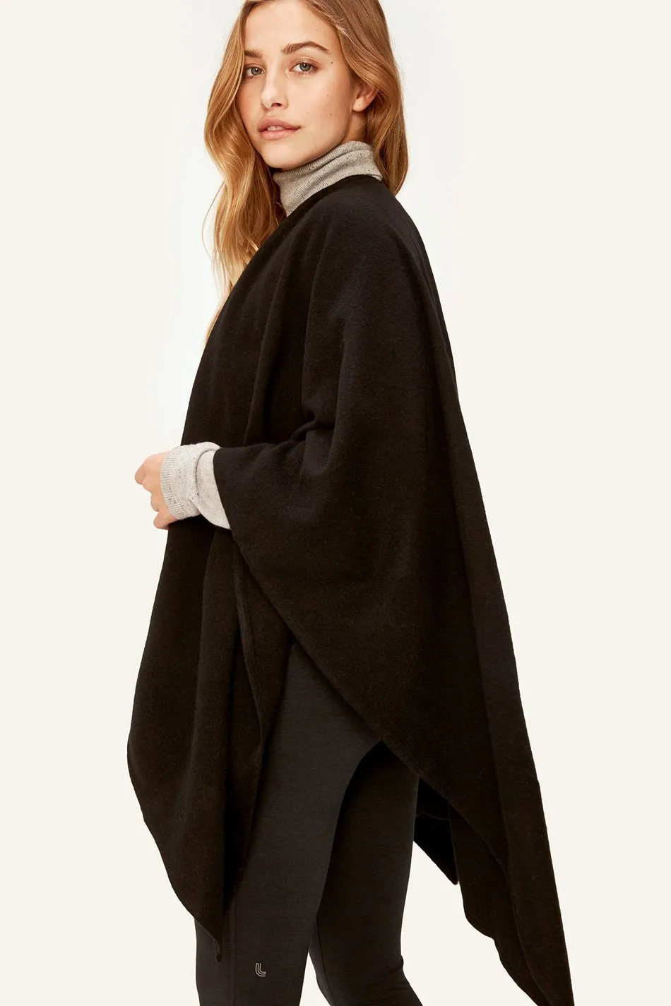 CAPE / PONCHO