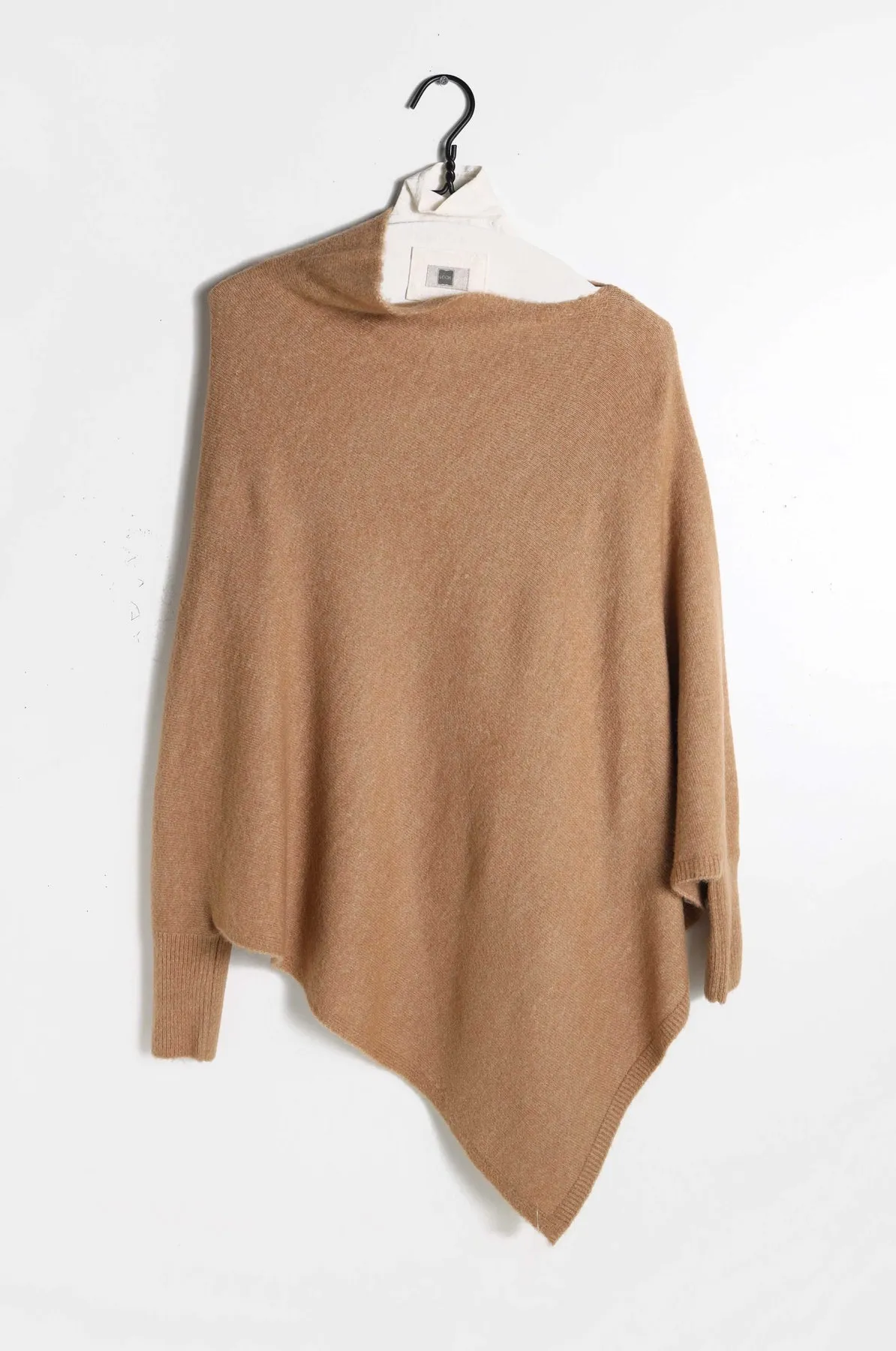 Look By M Women's Basic Triangle Poncho With Sleeves SM720